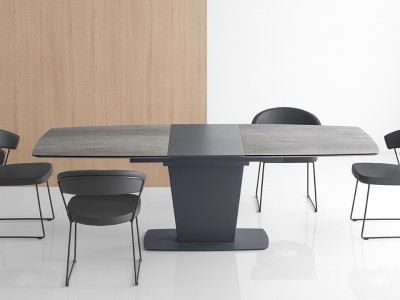 Athos Extending Table by Calligaris