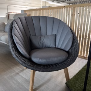 Cane-Line Peacock outdoor lounge chair