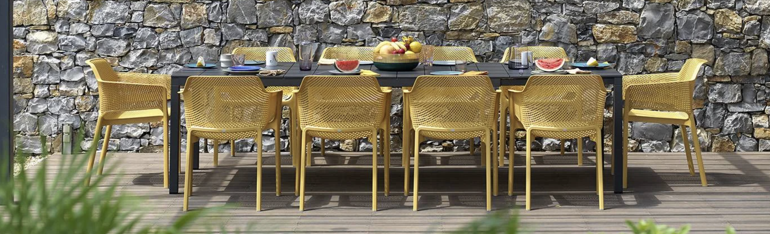 urbansuite_outdoor_extending_dining_table
