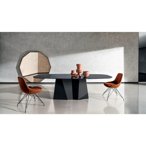 Sovet italia GranDeod shaped dining table