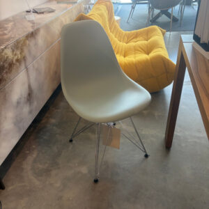 Vitra Eames DSR RE Dining Chair